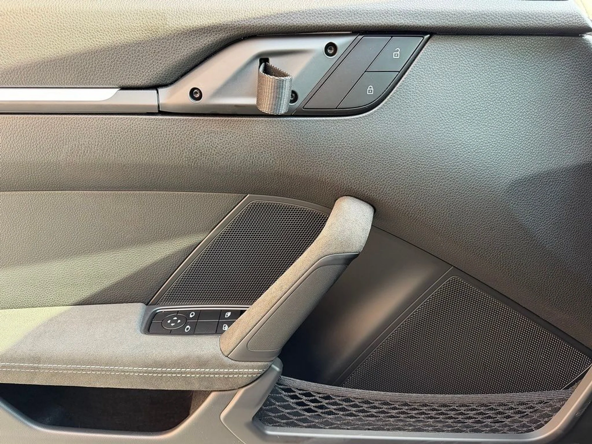 mph016_4145504535_2a61e072a11f948e84ef3262486a19efx_ae6125e97f