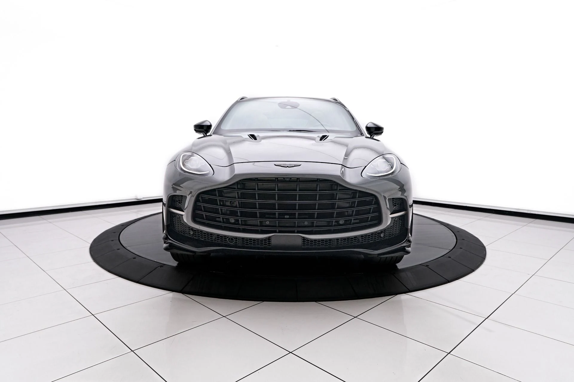 mph016_4146295150_Used_2024_Aston_Martin_DBX_707_1753235896_44cc10992a