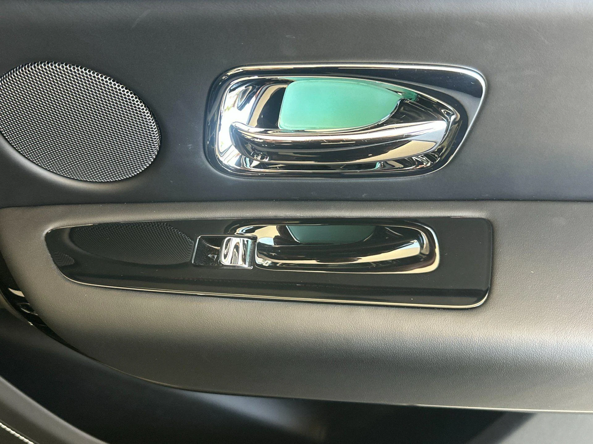 mph016_4152648969_Used_2023_Rolls_Royce_Cullinan_1777018517_98fd98239e