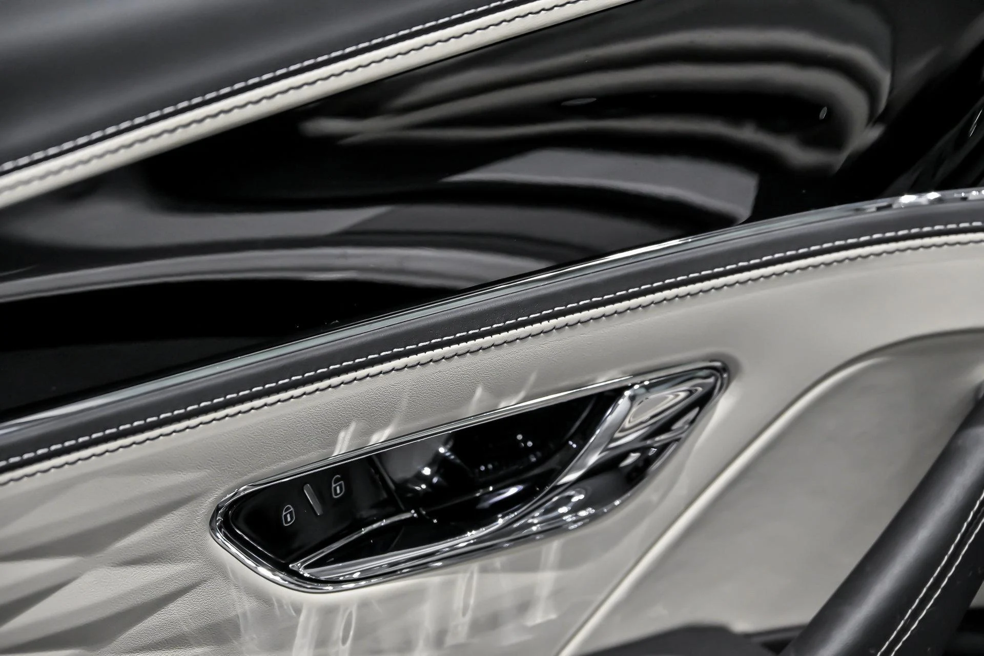 mph016_4156773573_Used_2021_Bentley_Flying_Spur_V8_1765794818_a66125b36e