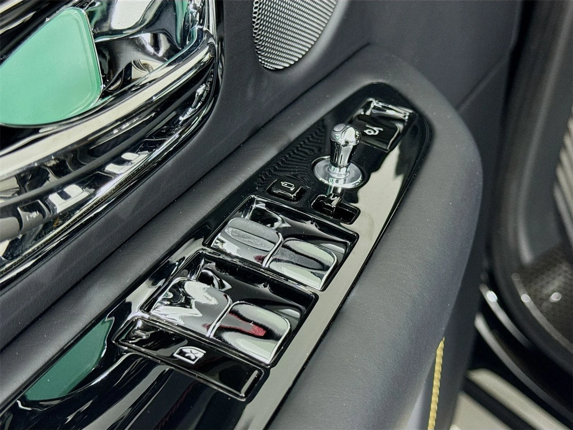 mph016_4166100619_c2a3b3720313a7dbcdac066e5e551e85x_99a4f2f942