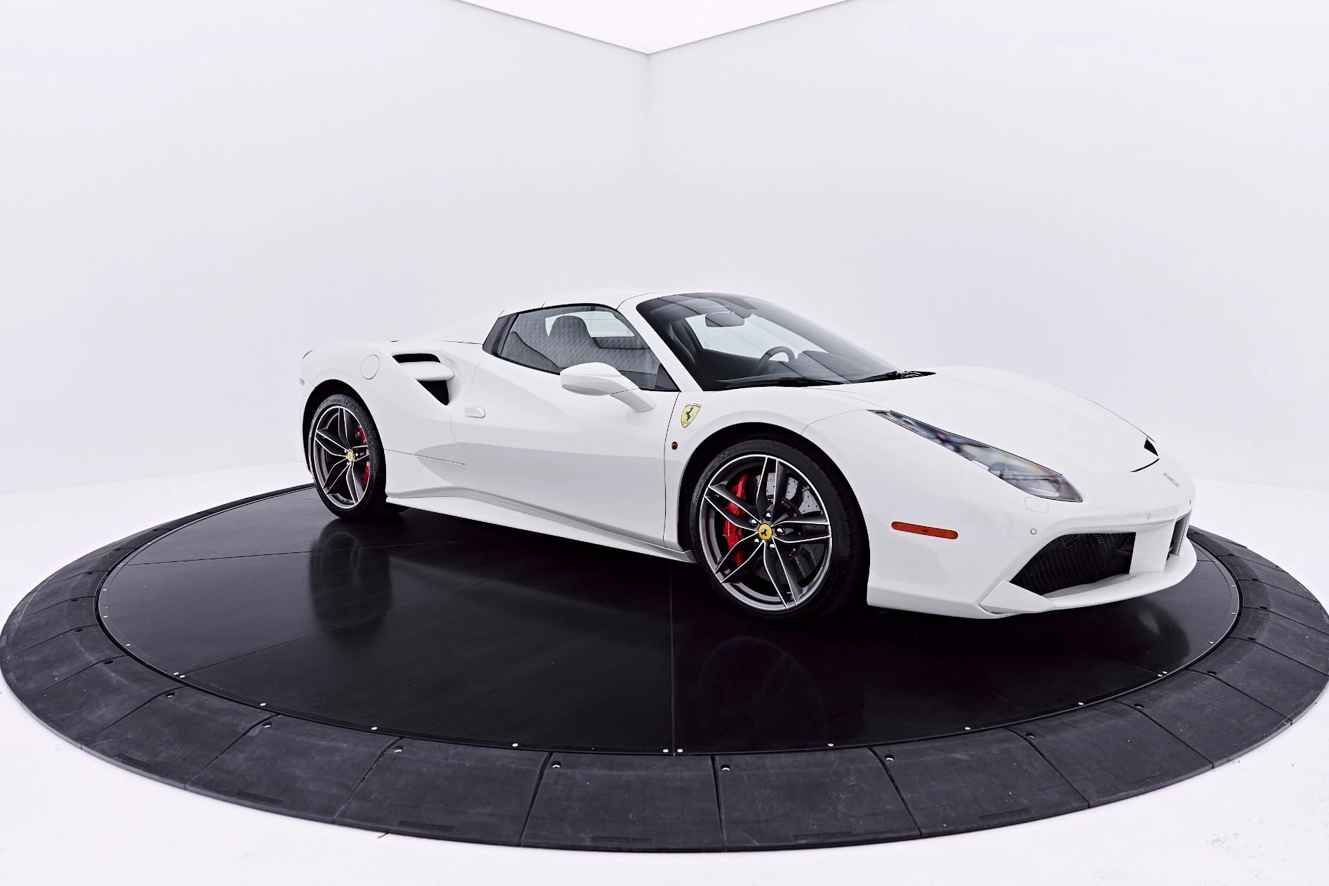 mph016_4168631266_Used_2019_Ferrari_488_Spider_Base_1782196624_76c8645856