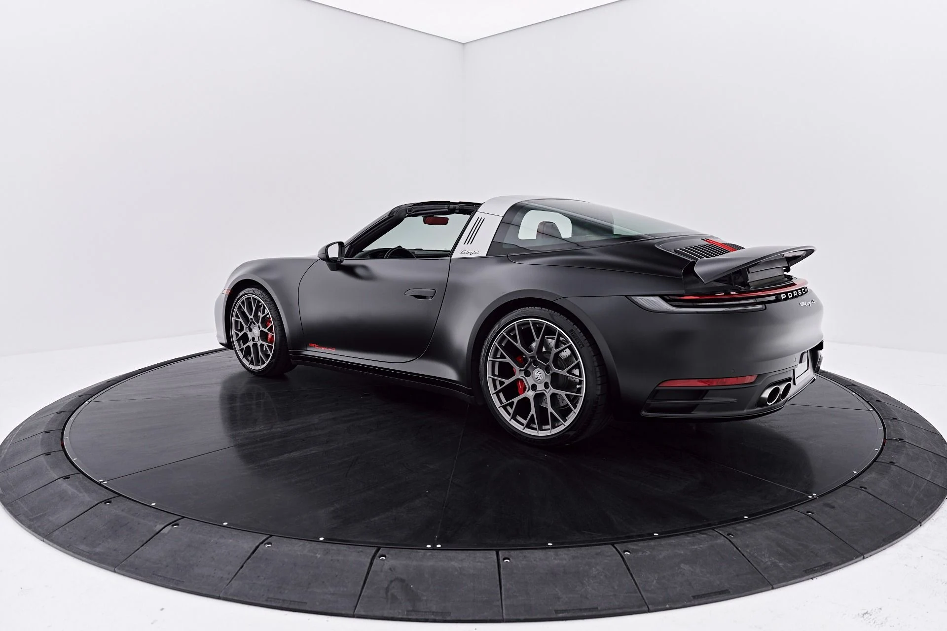 mph016_4168961448_Used_2021_Porsche_911_Targa_4_S_1786671984_93615f8651