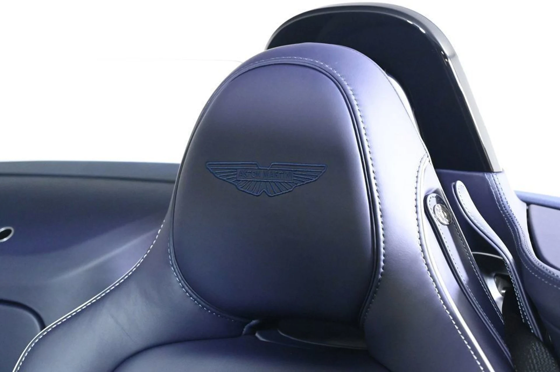 mph016_4174750374_new_2026_aston_martin_vantage_sroadster_11350_23022148_17_1024_ba03330ab2