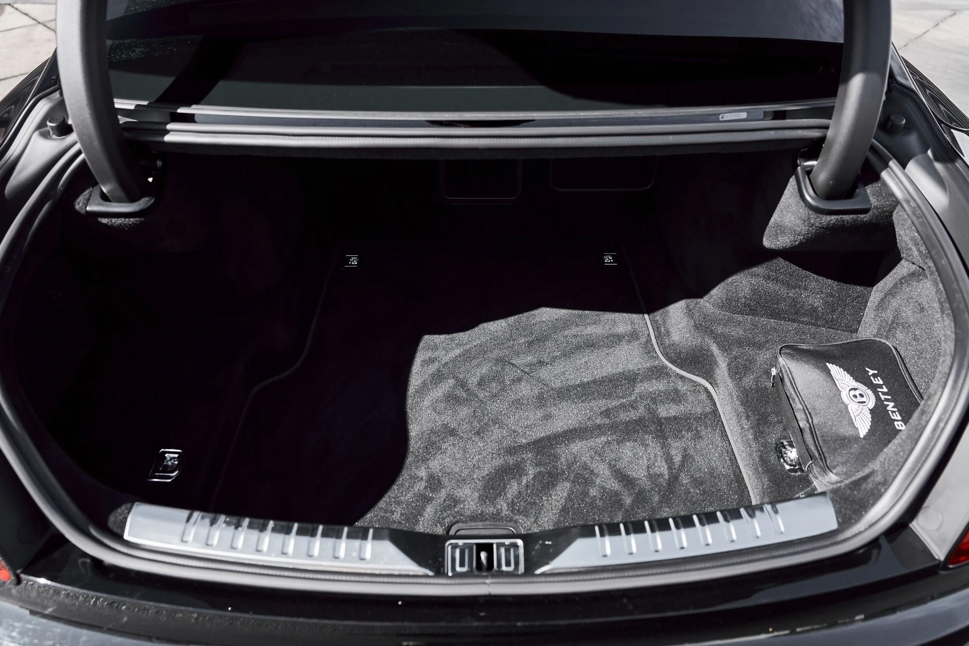 mph016_420173975_Used_2023_Bentley_Flying_Spur_S_1770950645_d215fc9395