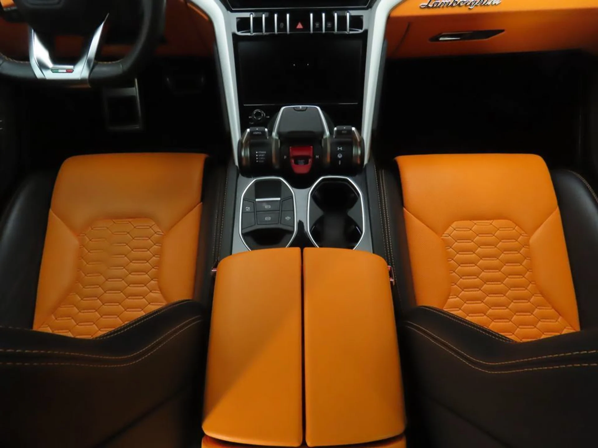 mph016_4215346358_used_2020_lamborghini_urus_awd_8119_22948232_17_1024_95f5c51fcf