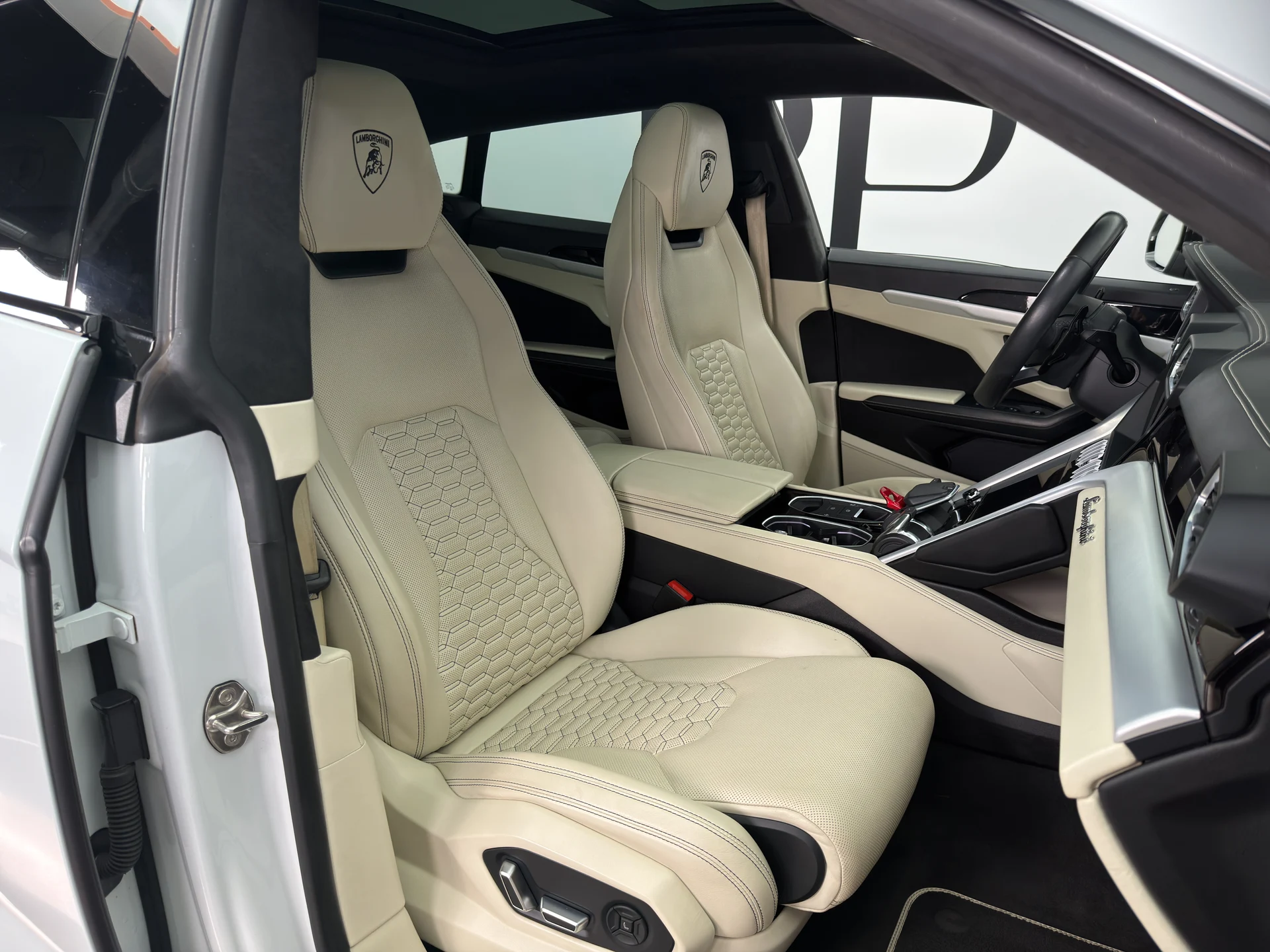 mph016_4220688036_RPA_3721_interior_004_65b79d3425