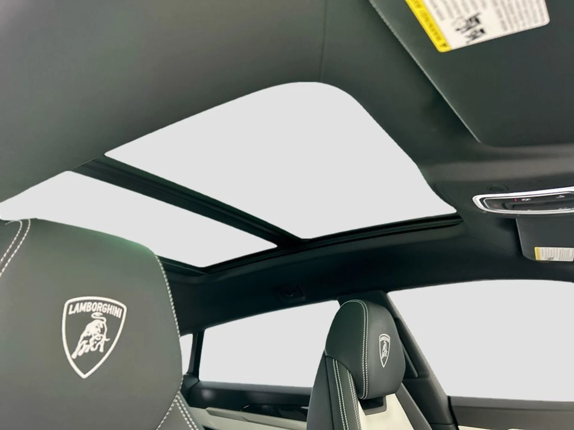 mph016_4226364651_used_2020_lamborghini_urus_awd_8119_23020577_17_1024_a63dfebd56