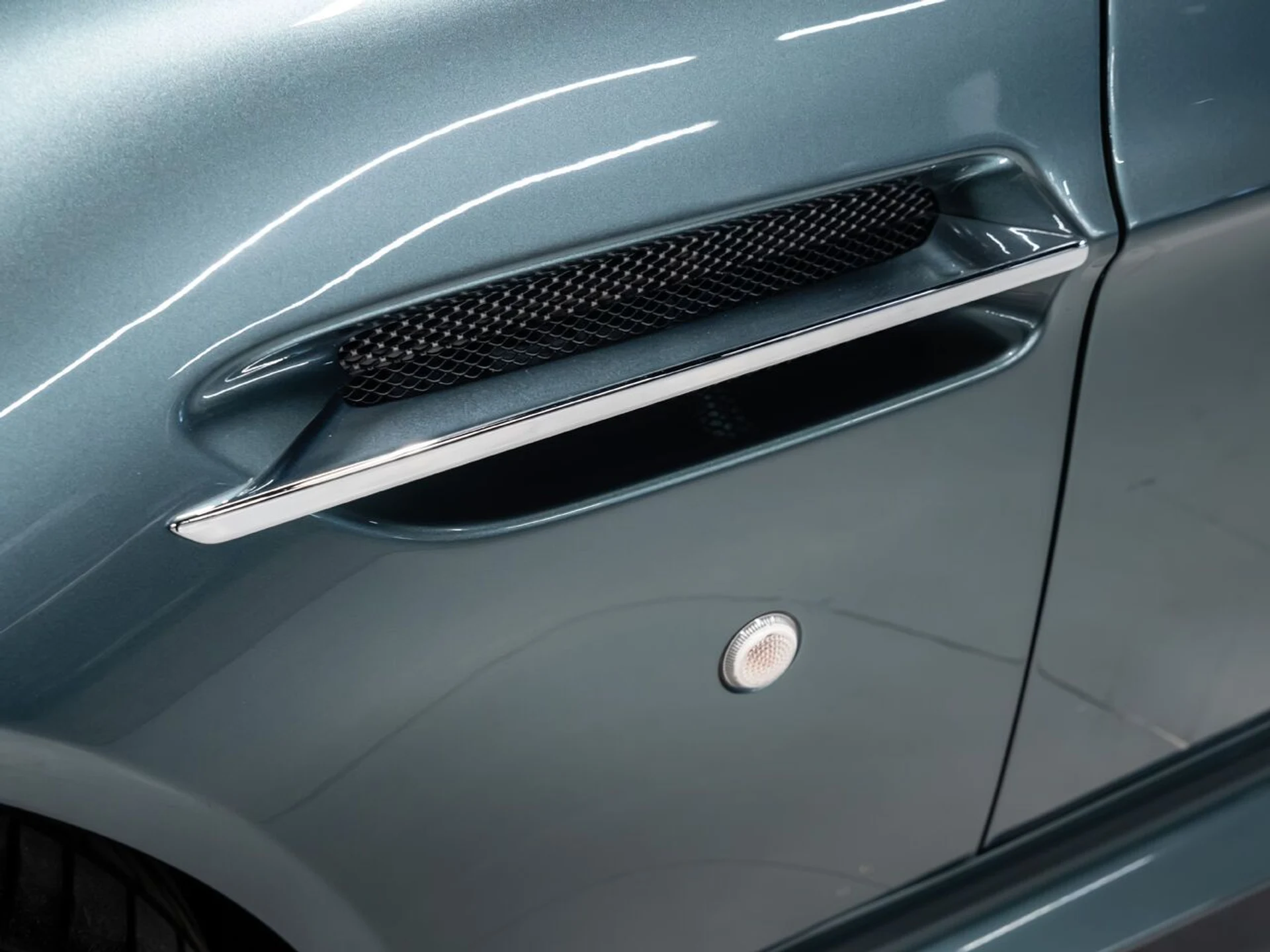 mph016_4227800285_aston_martin_v8_vantage_2015_4320479158