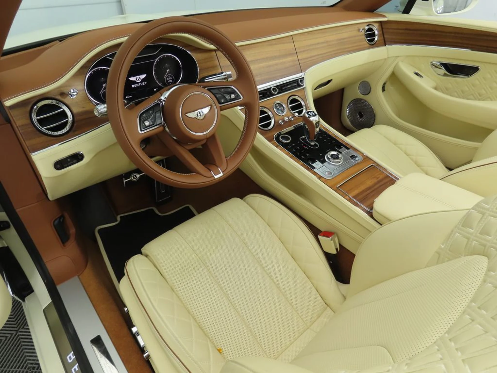 mph016_4227883032_used_2022_bentley_continental_gtmullinerconvertible_8119_22887196_17_1024_77fa86ef8c