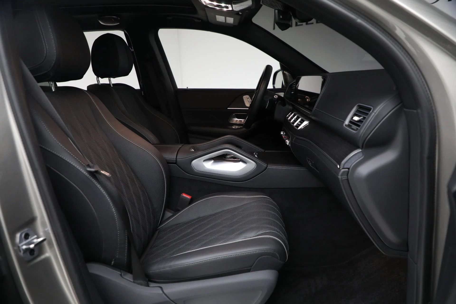 mph016_4232029947_Used_2024_Mercedes_Benz_Maybach_GLS_600_4_MATIC_1763566365_e55afb78cb