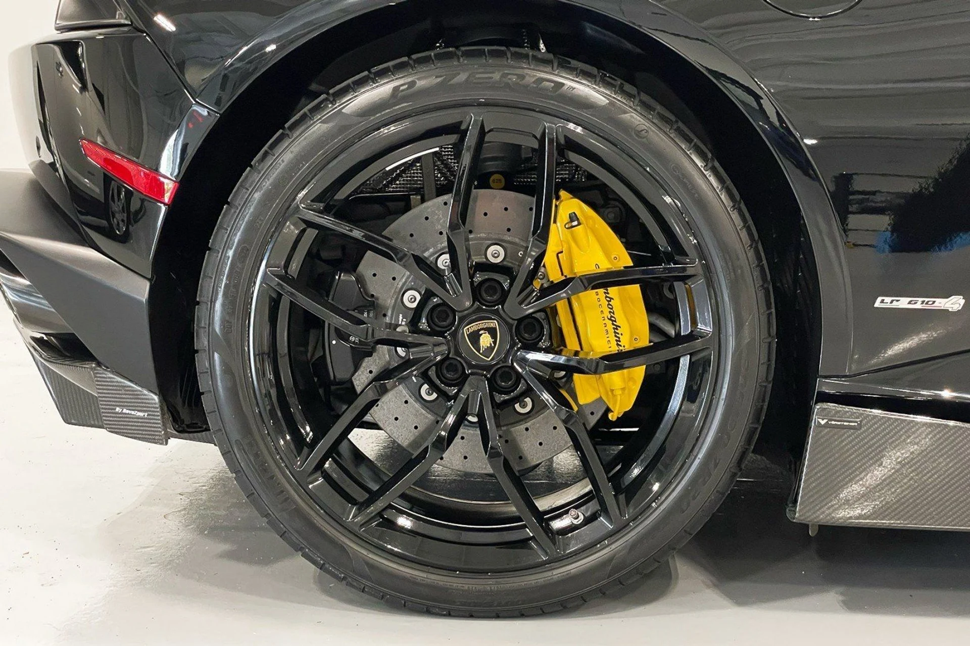 mph016_4235207152_Used_2017_Lamborghini_Huracan_LP_610_4_Spyder_1761858575_cdc9c76fd6