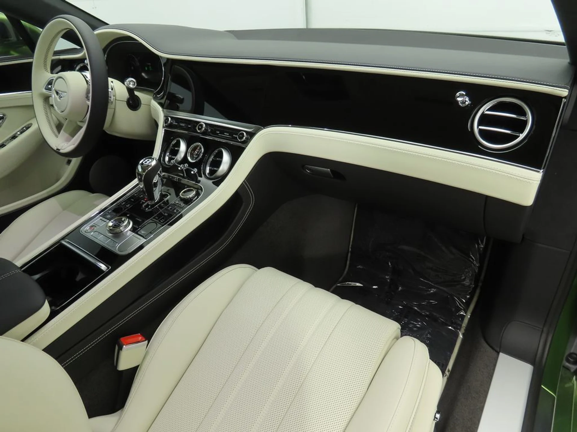 mph016_4240826456_new_2025_bentley_continental_gtblackeditioncoupe_8119_22910192_17_1024_b0d73493cd