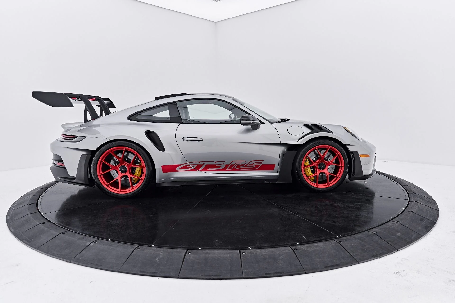 mph016_4244365950_Used_2025_Porsche_911_GT_3_RS_1790467638_a5c4660ae9