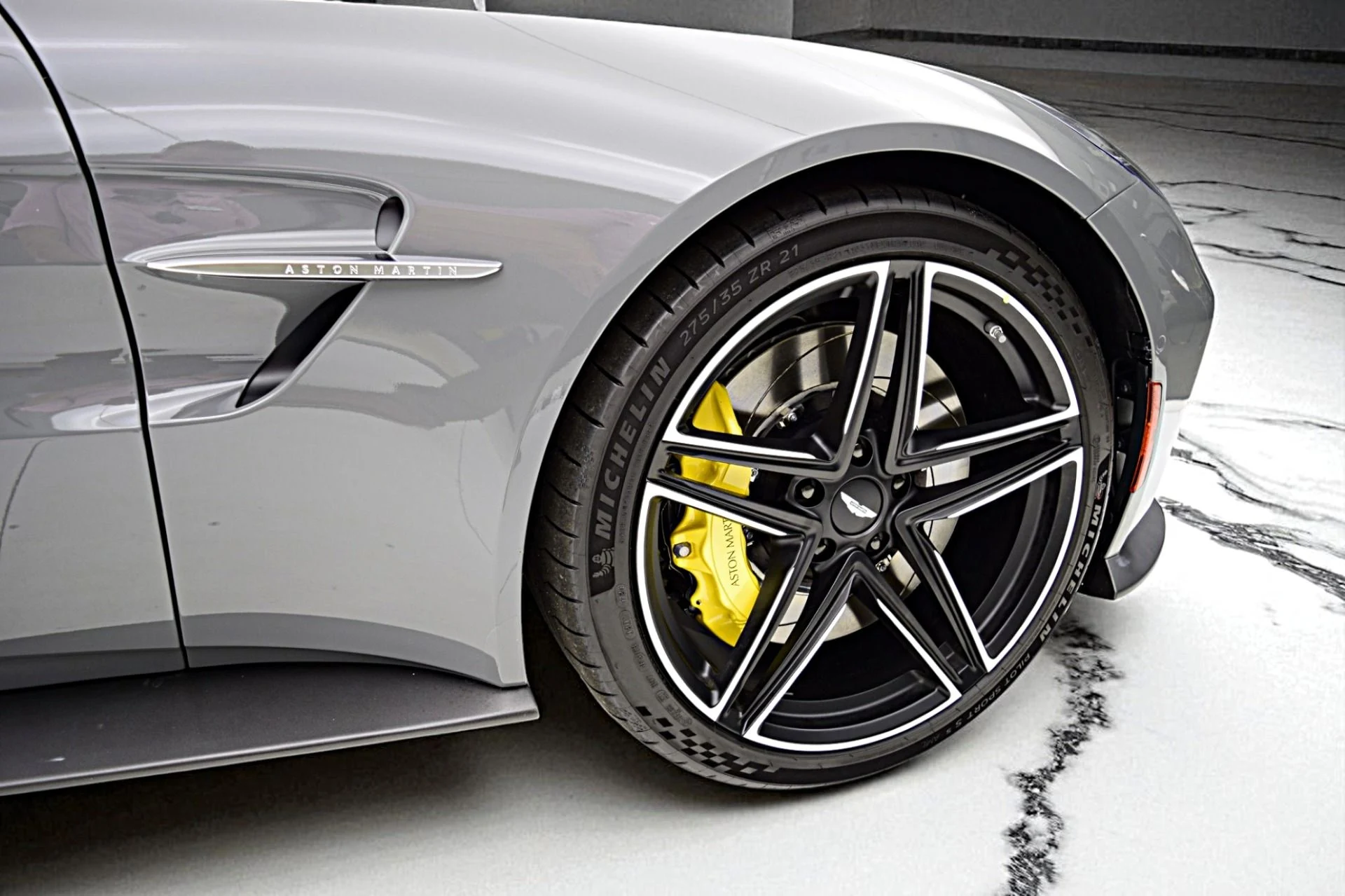 mph016_4250168345_New_2026_Aston_Martin_Vantage_Coupe_2d0ae65edb
