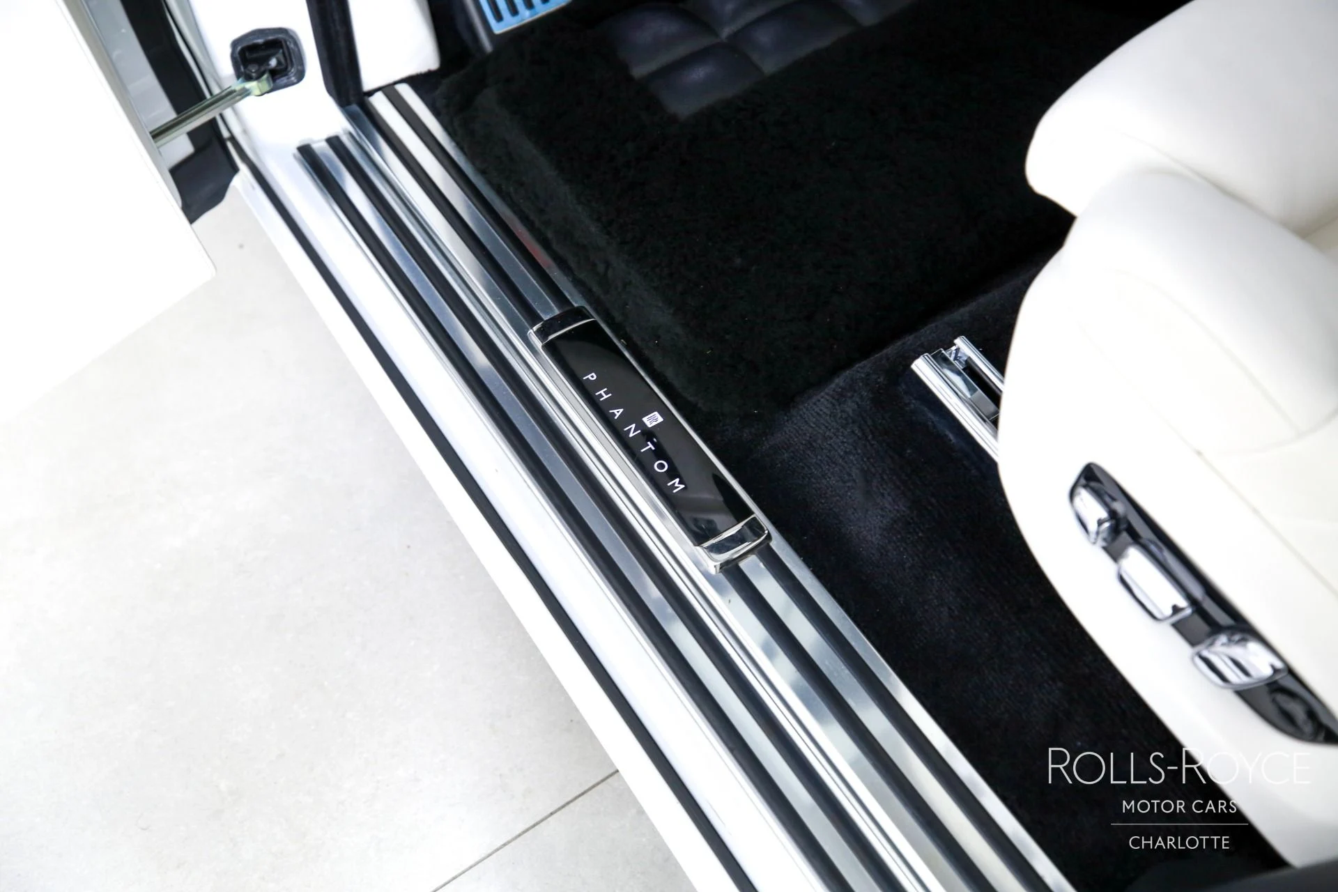 mph016_4253220257_Used_2024_Rolls_Royce_Phantom_1767116656_1ca1418e62