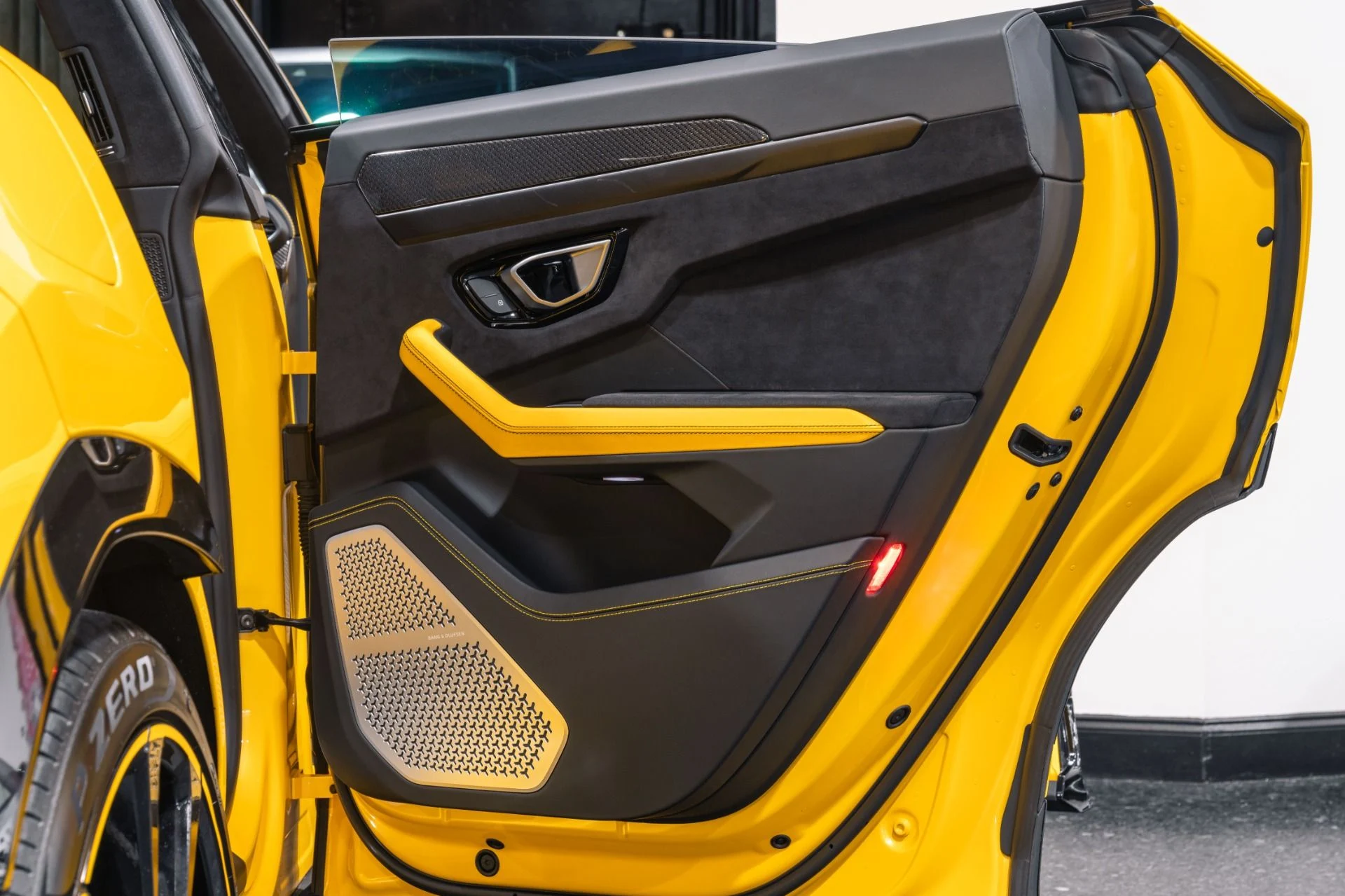mph016_4259668719_Used_2021_Lamborghini_Urus_Pearl_Capsule_w_FULL_RYFT_Exhaust_1771450400_79e0d8b248