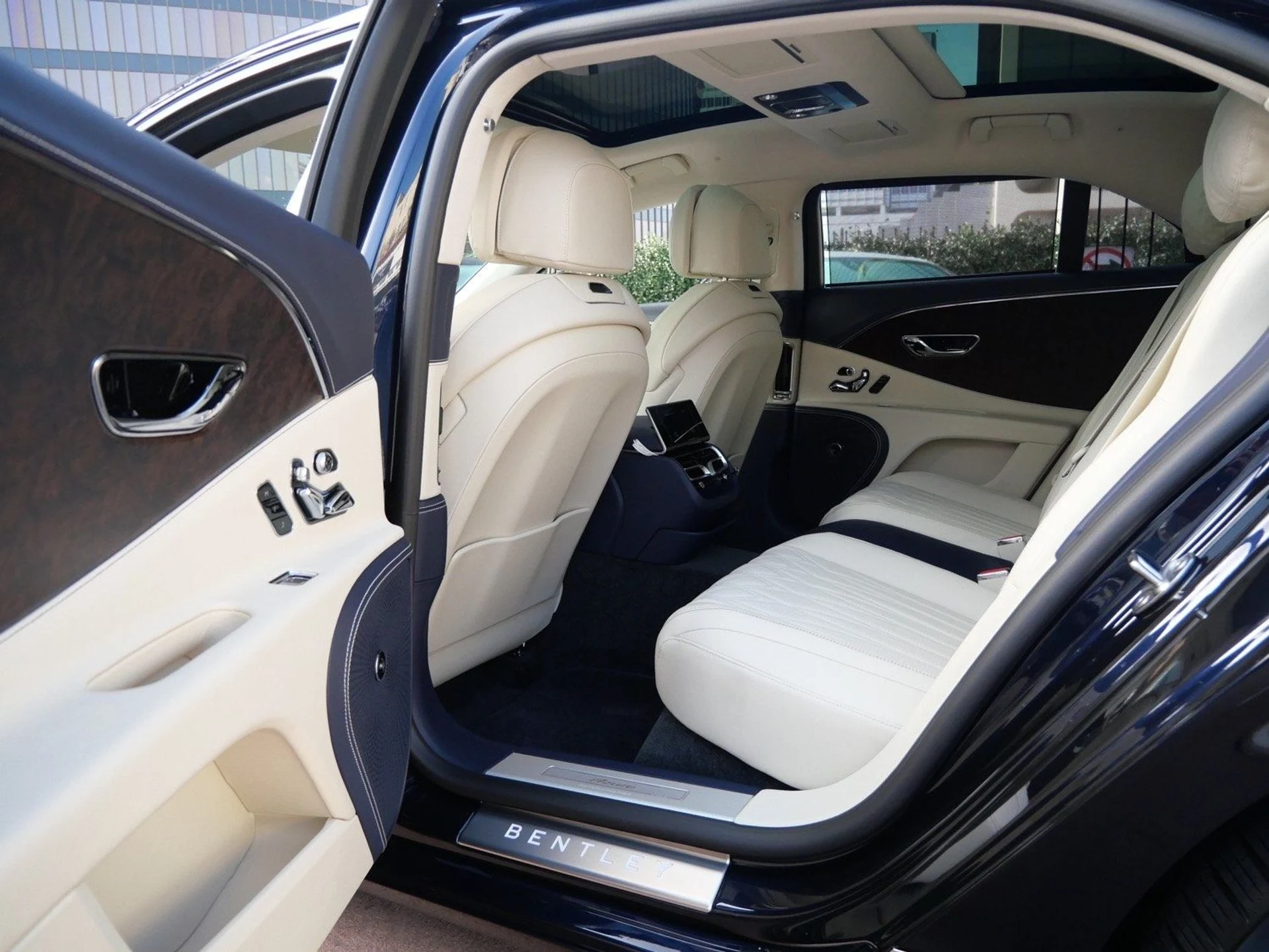 mph016_4262816056_4ebfb74b9c604ddab4283431c0ba8c81x_149dc26cbd