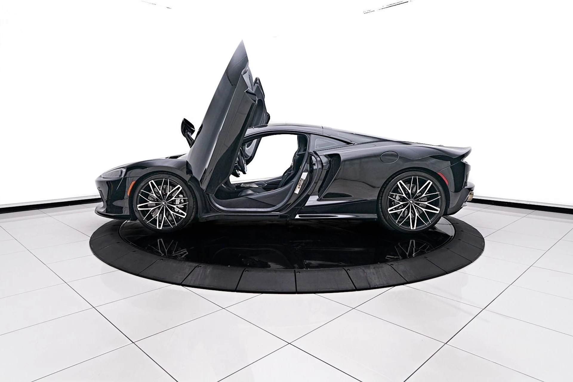 mph016_4267653993_Used_2021_Mc_Laren_GT_Base_1746665042_9cdb42c3dd