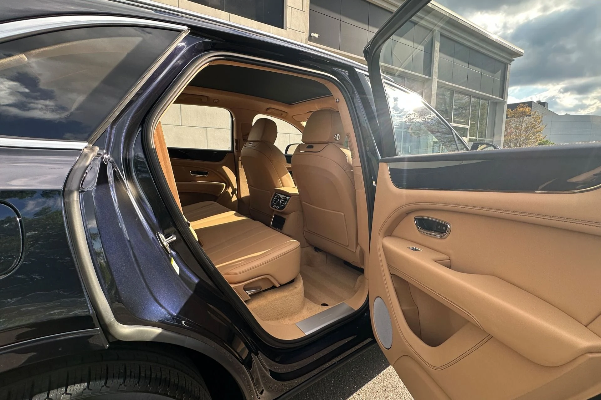 mph016_4267872760_New_2026_Bentley_Bentayga_1779111401_c4aefdf7c3