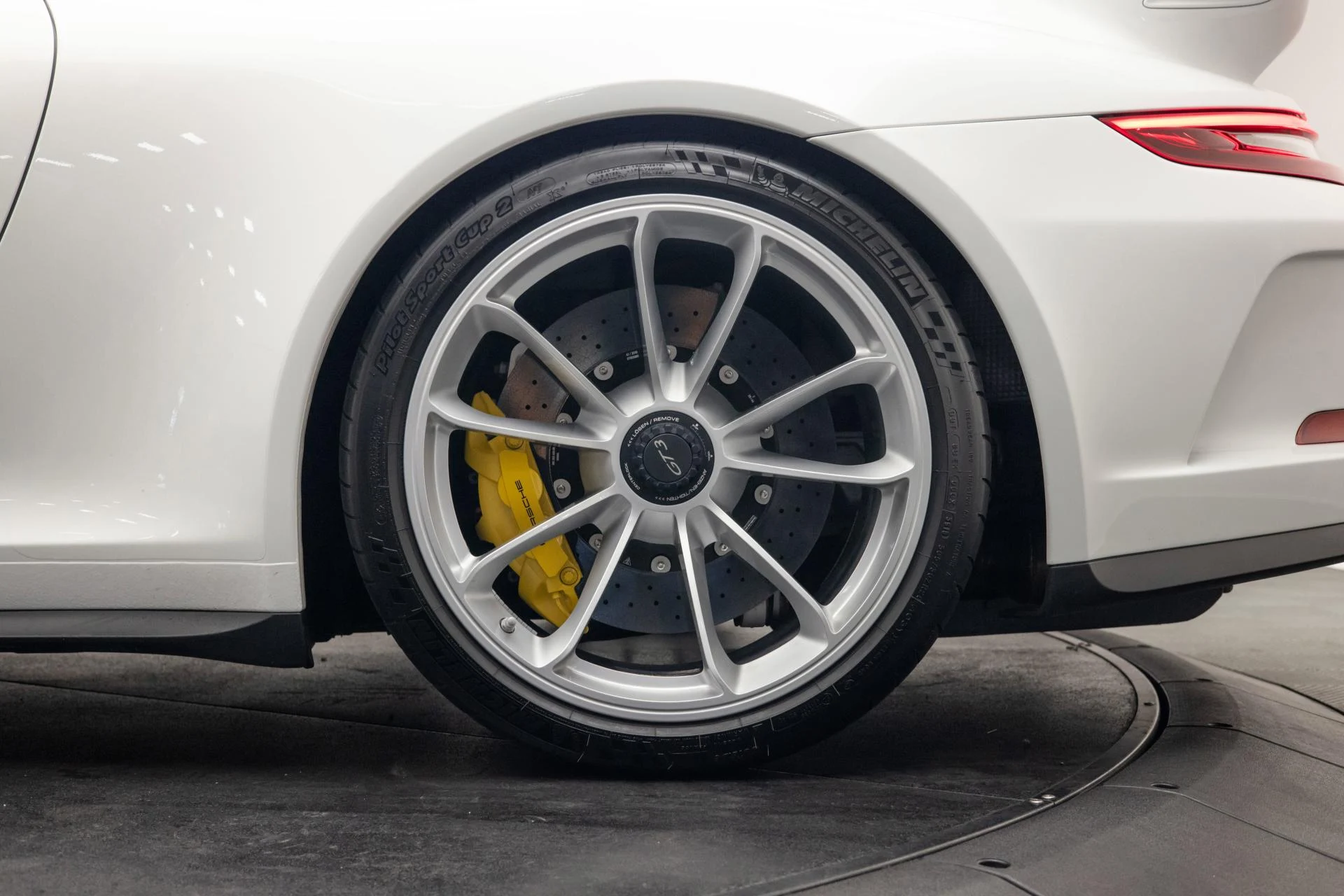 mph016_4272533296_Used_2018_Porsche_911_GT_3_1755332398_0e32509922