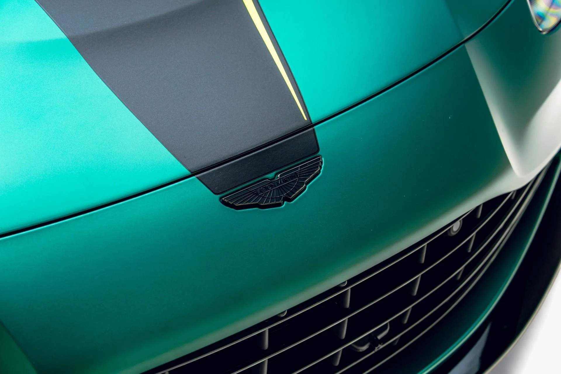mph016_4283824299_Used_2023_Aston_Martin_Vantage_F1_Edition_1783661173_c9e1fd9a6a