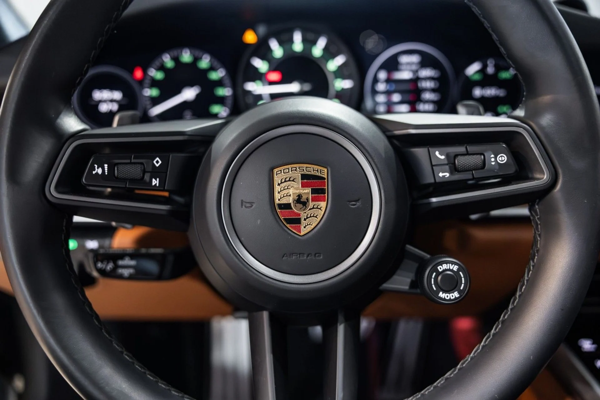 mph016_42888292_Dw_ce49134555