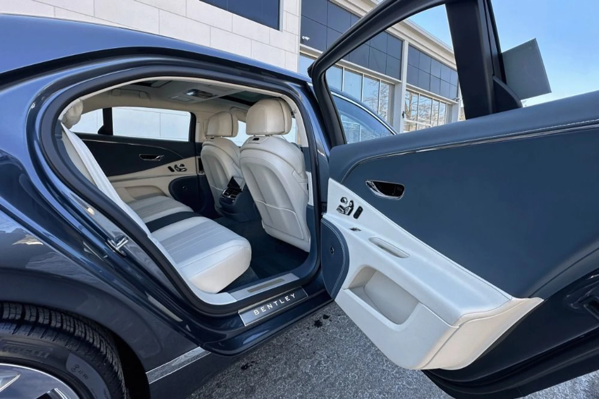 mph016_428914219_Used_2024_Bentley_Flying_Spur_Edition_8_1769780862_143675261f