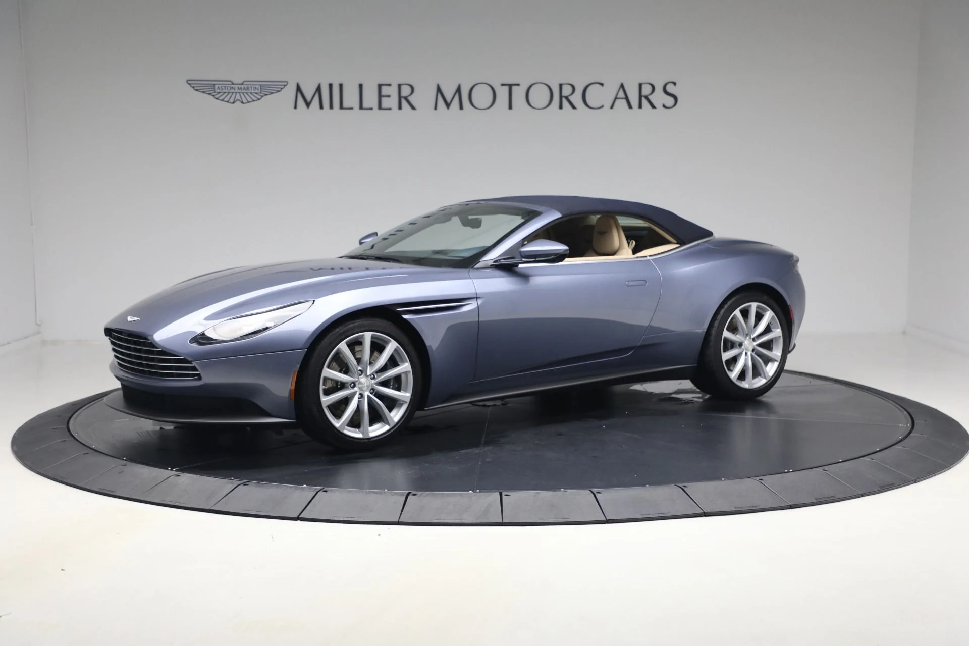 mph016_4291663409_Used_2022_Aston_Martin_DB_11_Volante_1787336403_47e2fb4d1a