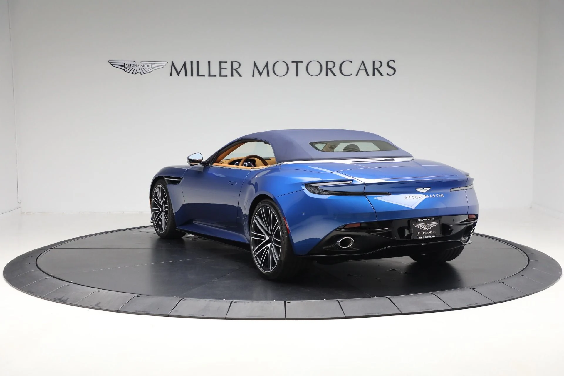 mph016_437950874_New_2025_Aston_Martin_DB_12_Volante_f1155867be