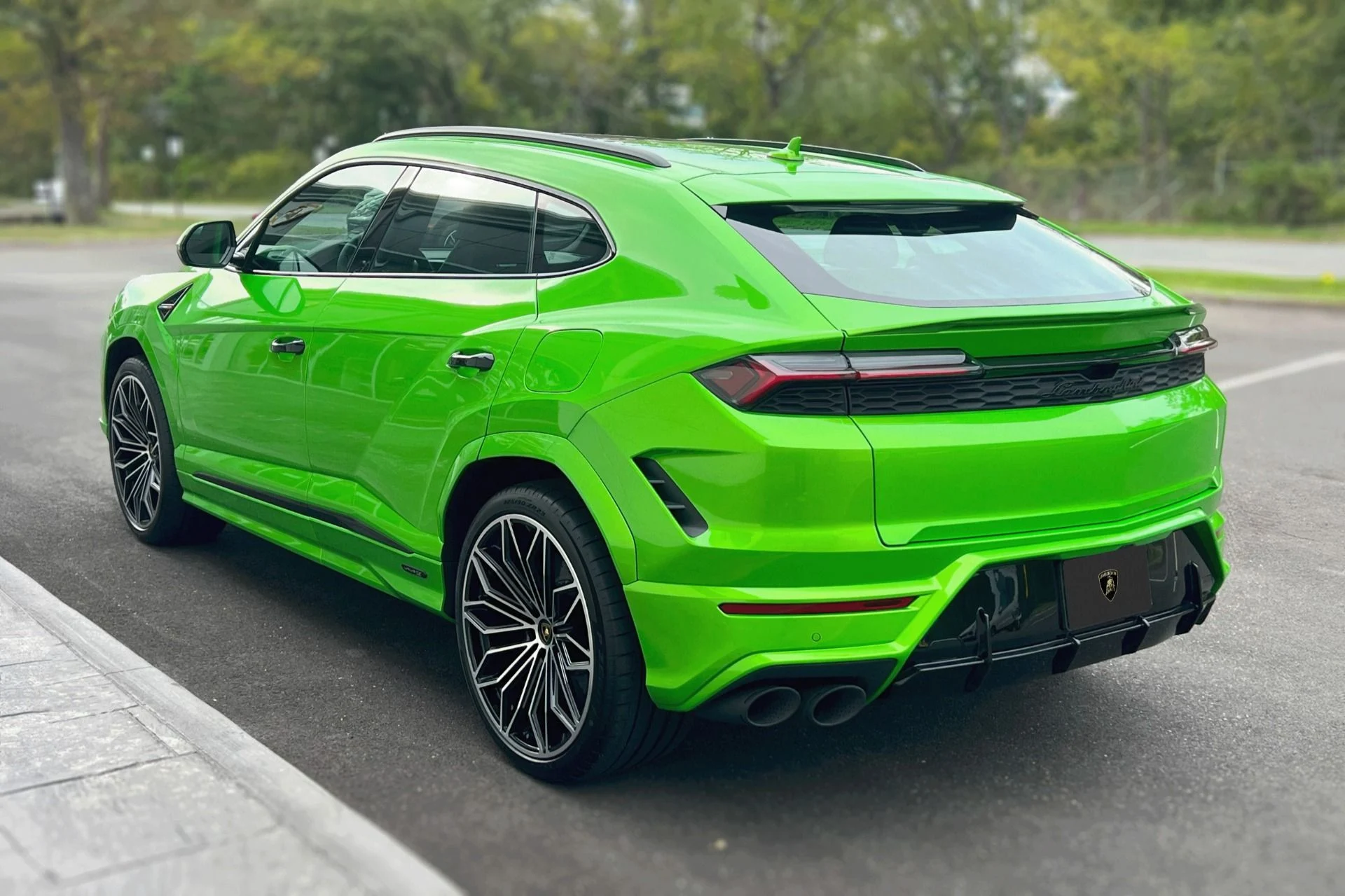 mph016_44145078_Used_2025_Lamborghini_Urus_SE_1769869351_1e05cbf1ee