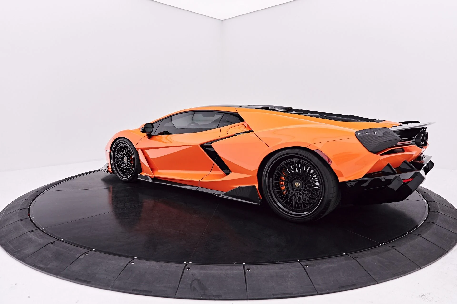 mph016_441576093_Used_2025_Lamborghini_Revuelto_Base_1786151755_312691724c