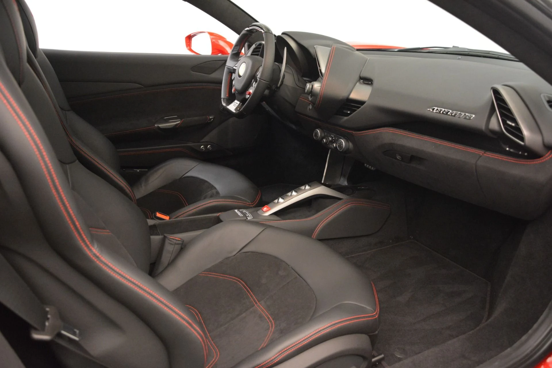 mph016_443286576_Used_2018_Ferrari_488_GTB_1784751136_8feed75324