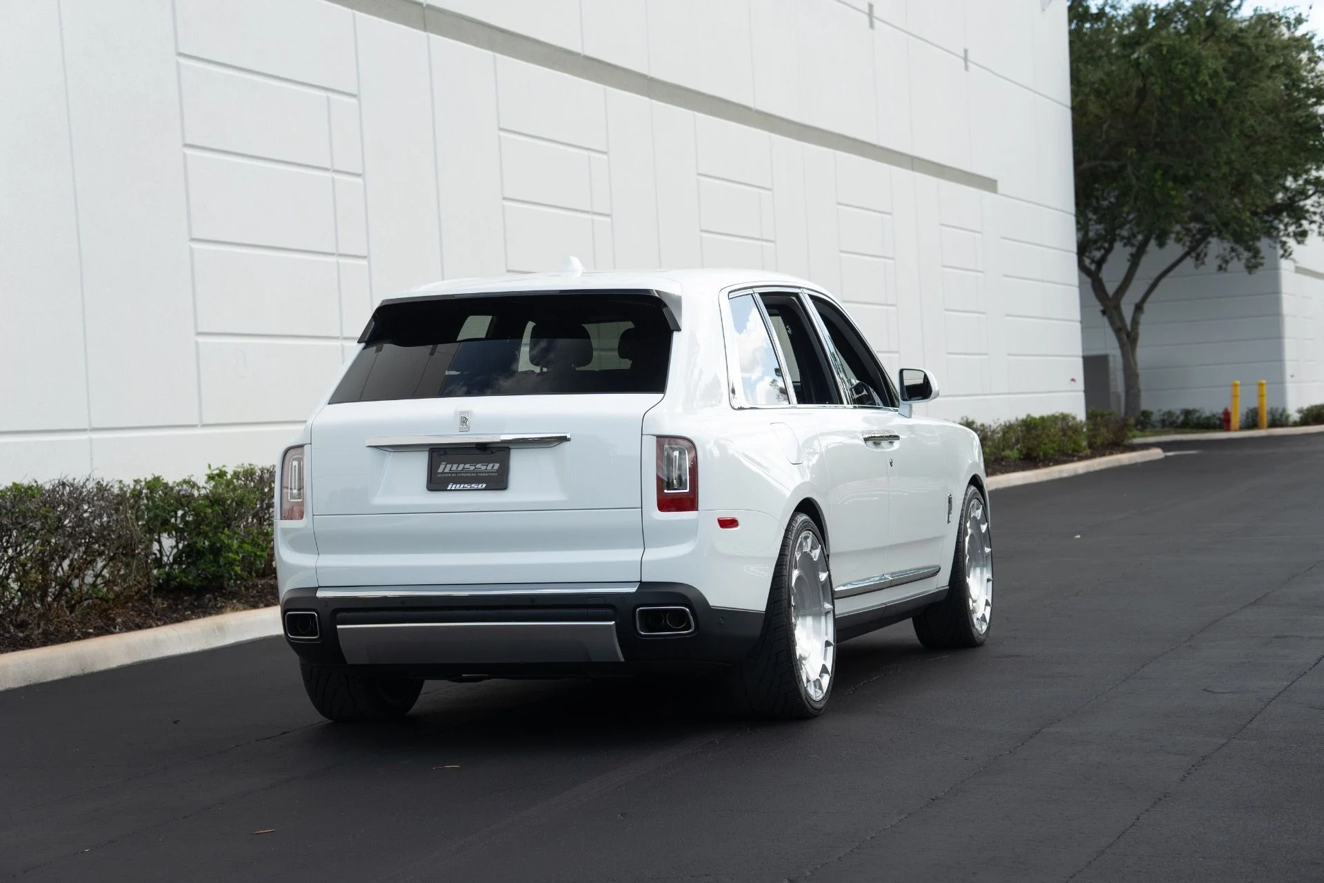 mph016_46237356_Used_2024_Rolls_Royce_Cullinan_1759183626_a549b82353
