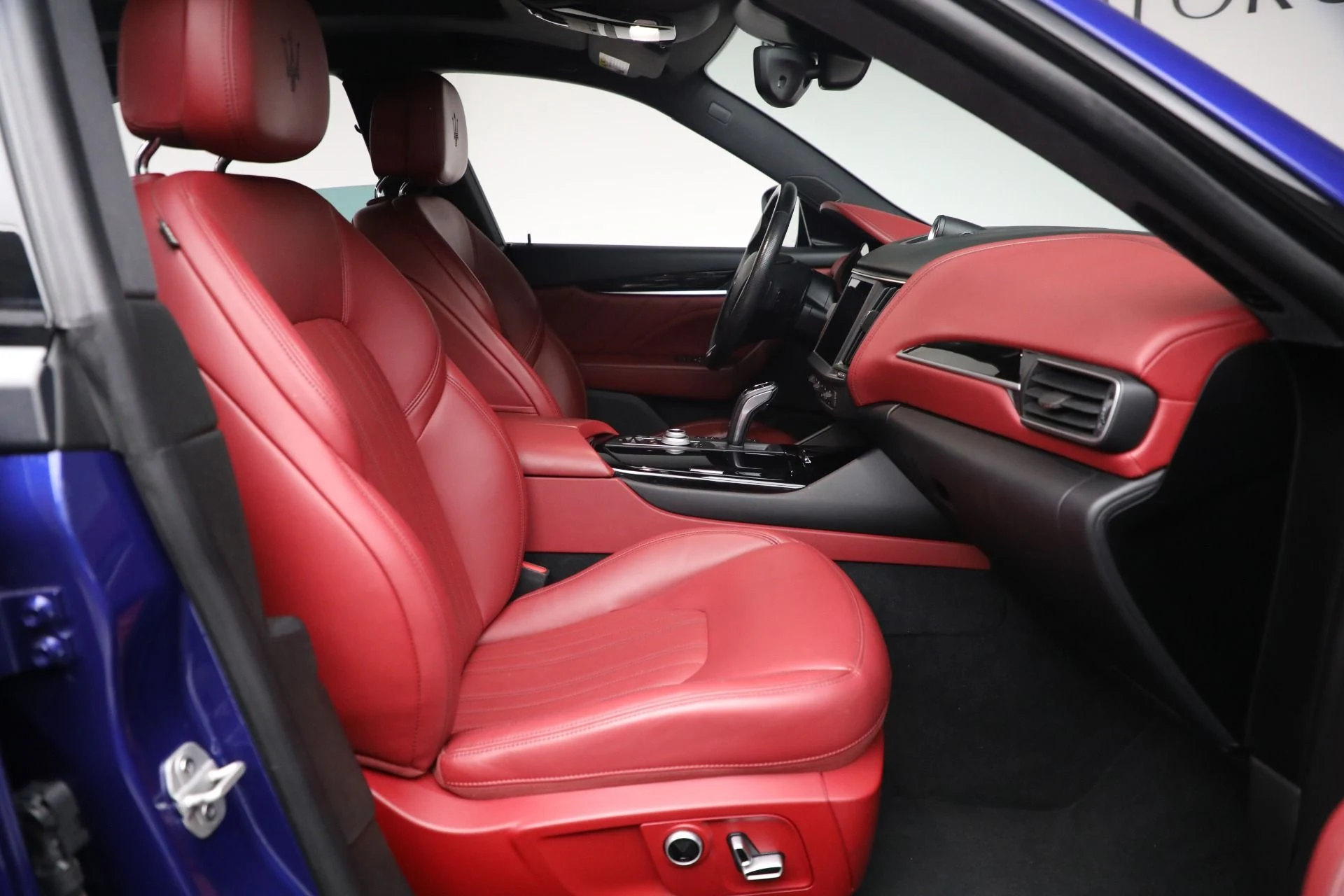 mph016_476507205_Used_2022_Maserati_Levante_GT_1763842110_eb73d5ea5c