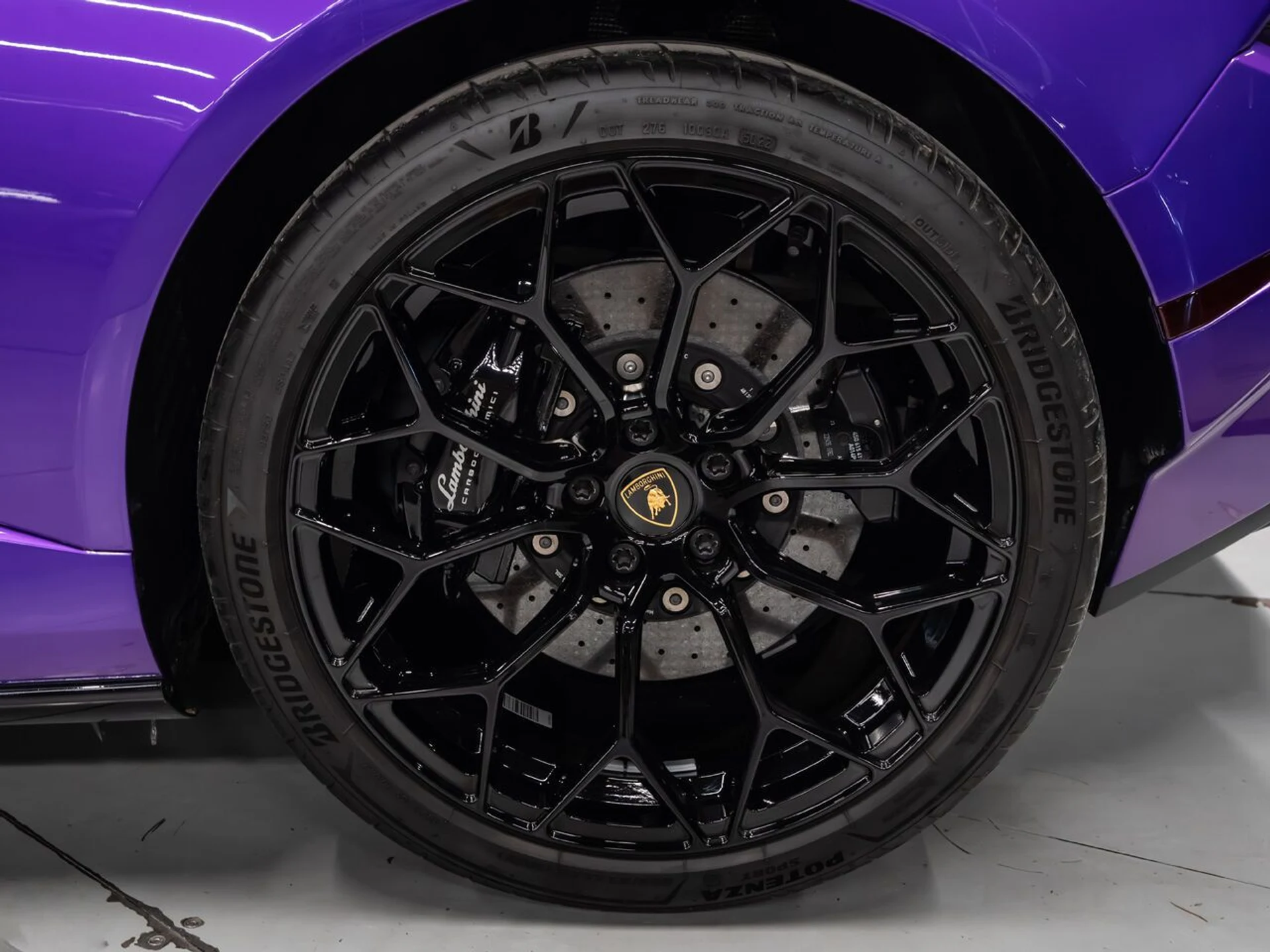 mph016_480573669_lamborghini_huracan_tecnica_2023_87f6468f42