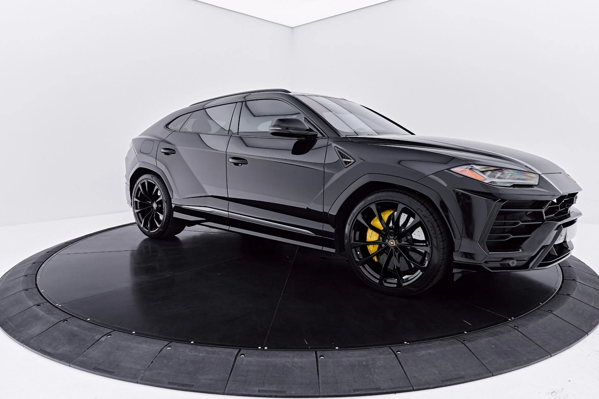 mph016_481703481_Used_2022_Lamborghini_Urus_Base_1785209665_c196b6a6b5