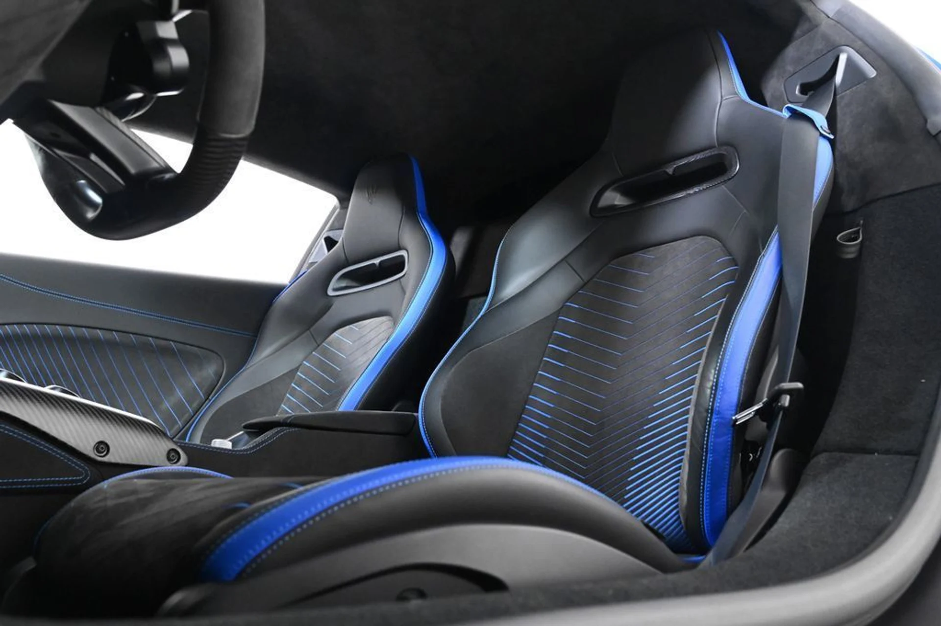 mph016_508337581_used_2023_maserati_mc20_base_11350_22928498_16_1024_e9b3ca546e