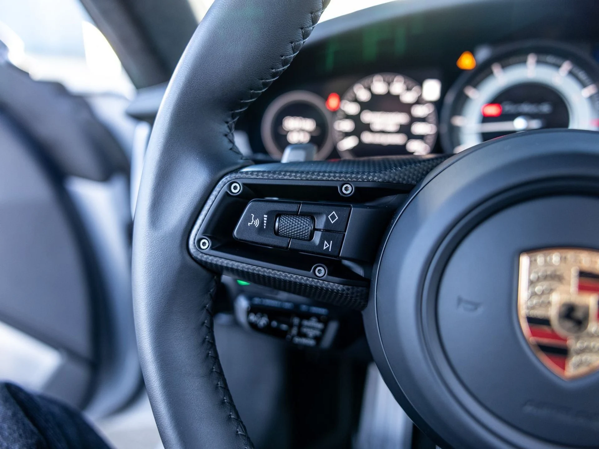 mph016_51752660_17_b2f6b5c1e0