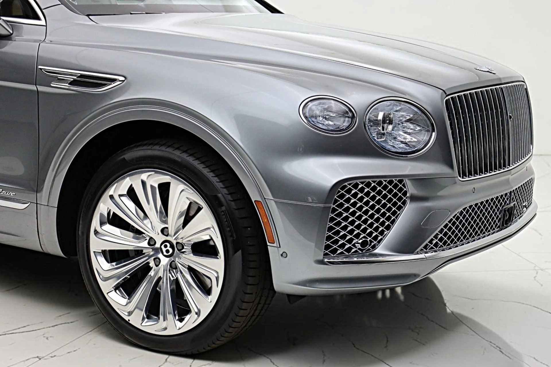 mph016_521579725_Used_2025_Bentley_Bentayga_Azure_V8_LEASE_OPTIONS_AVAILABLE_52590b54ab