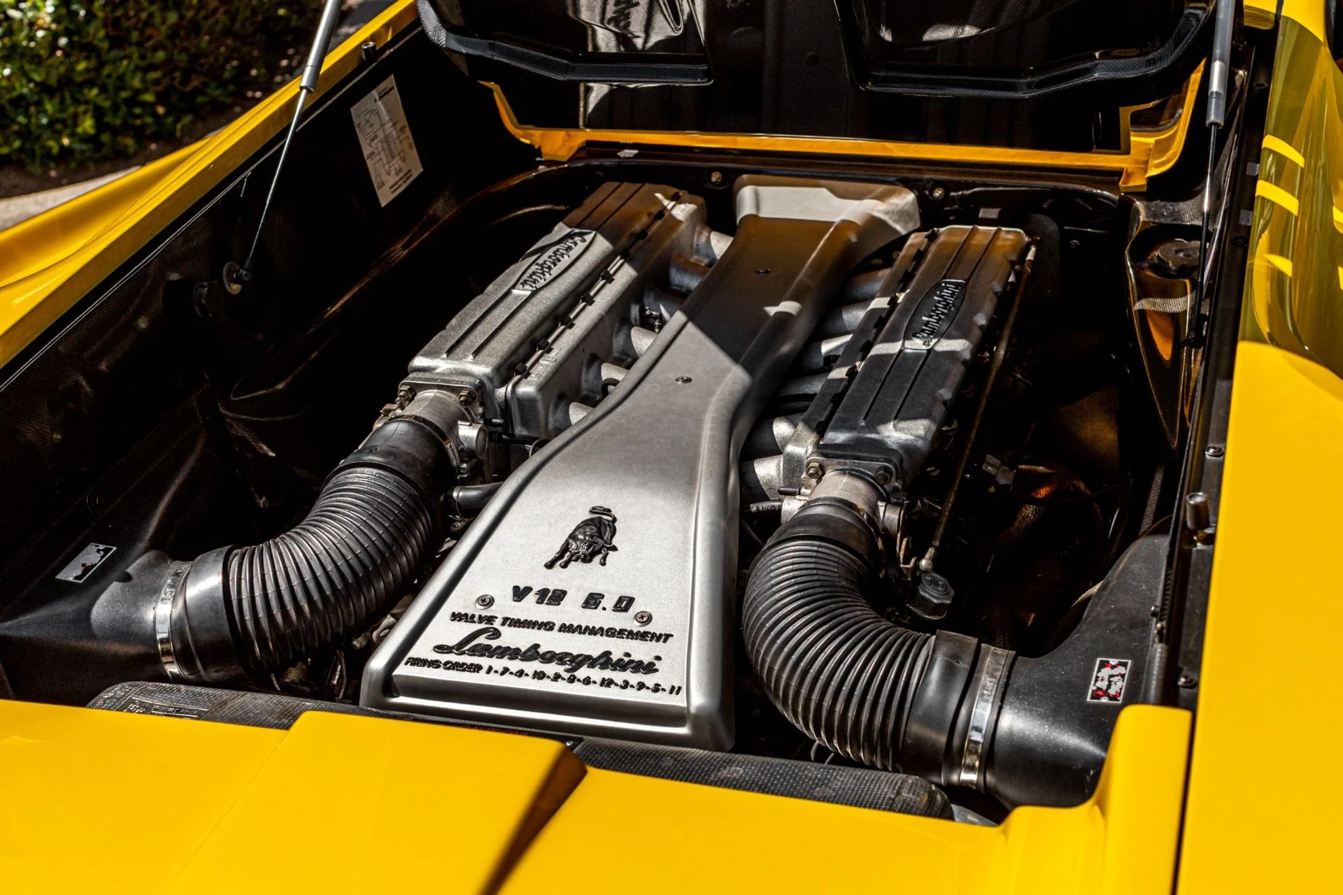 mph016_52922003_Used_2001_Lamborghini_Diablo_VT_IMMACULATE_CONDITION_W_EXTENSIVE_CARBON_19_K_SERVICE_PERFORMED_1658444927_f8115c1ab3