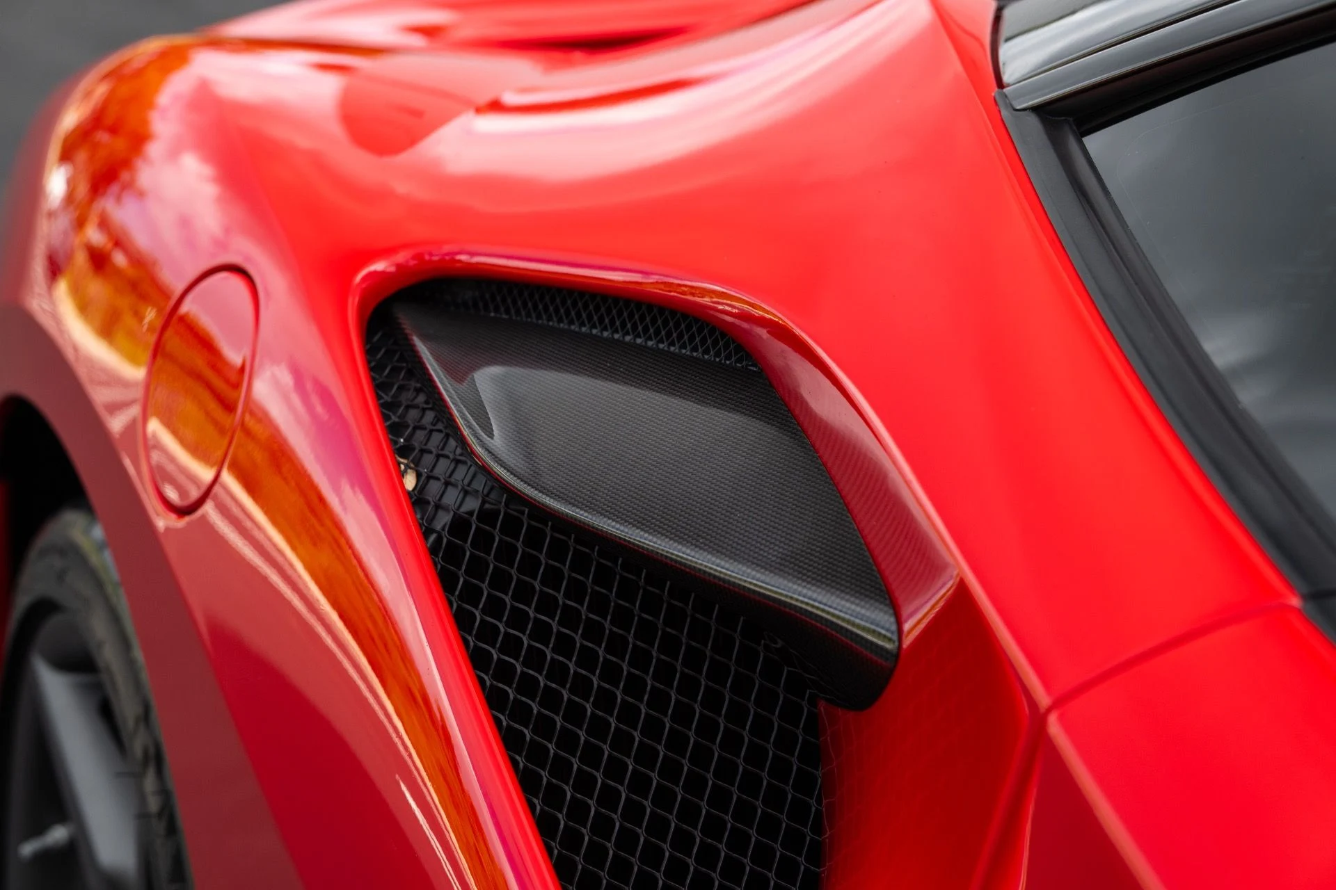 mph016_536227835_Used_2022_Ferrari_F8_Tributo_1774670303_a9c7924afa