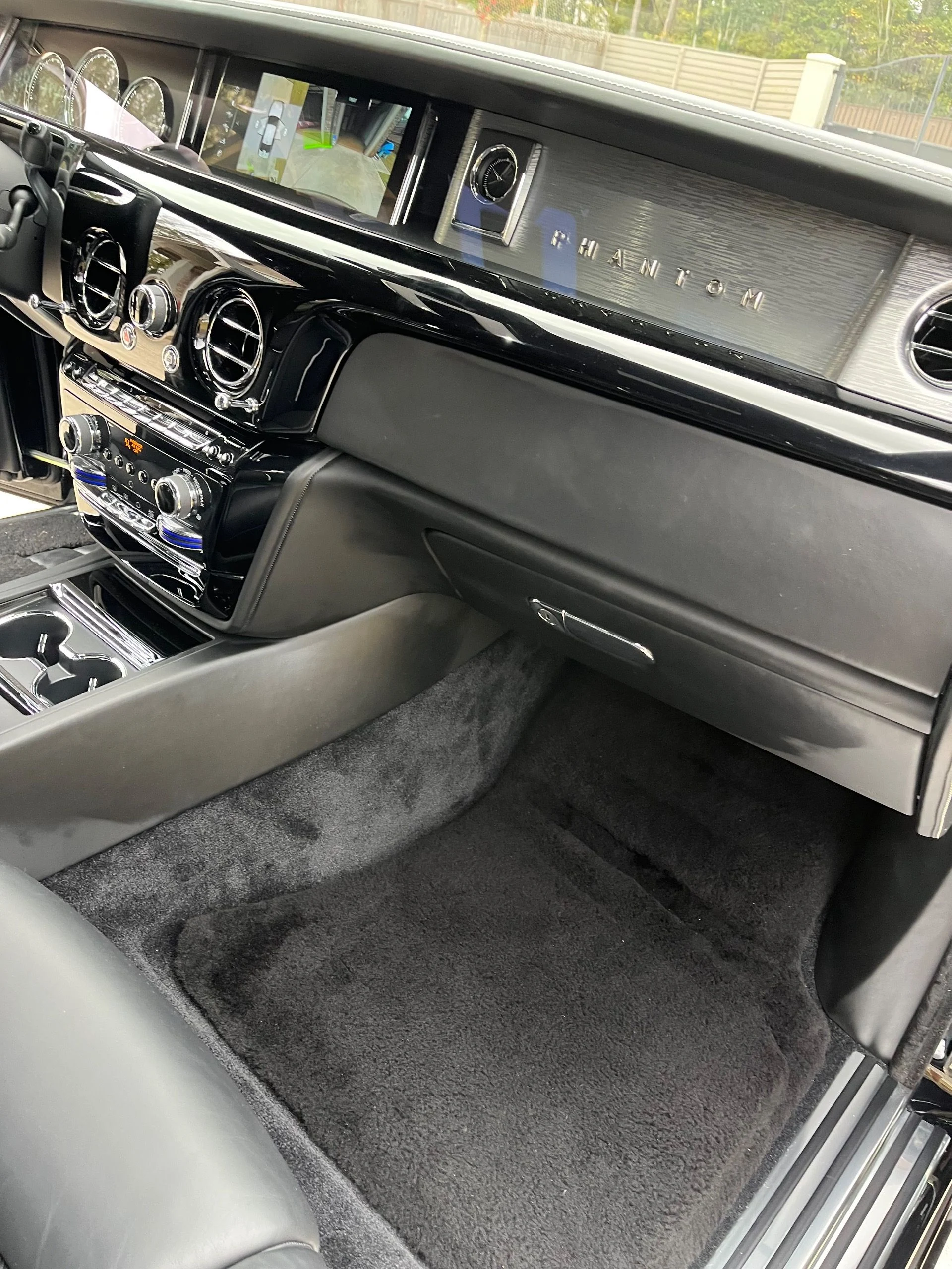 mph016_540342204_Used_2020_Rolls_Royce_Phantom_1762814792_9bc68ce7b6