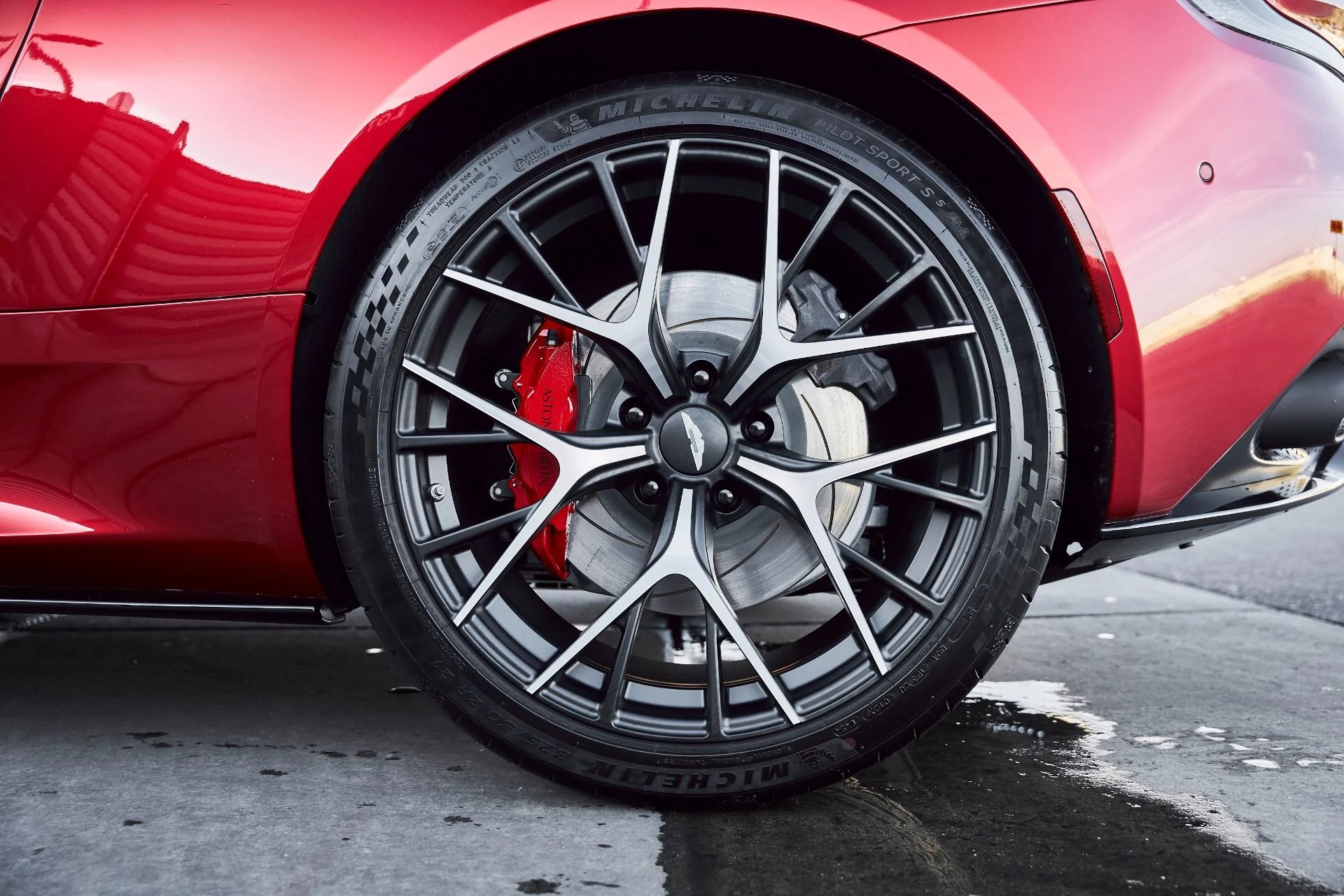 mph016_54224442_Used_2024_Aston_Martin_DB_12_1767840000_9d8369f991