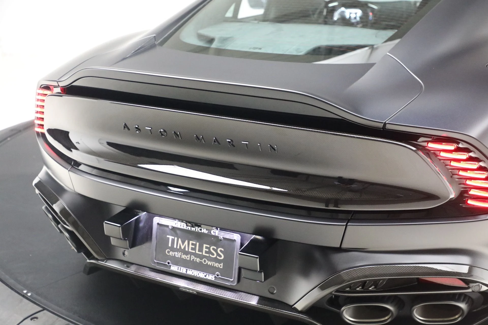 mph016_54224848_Used_2025_Aston_Martin_Vanquish_3bc5e81b8c