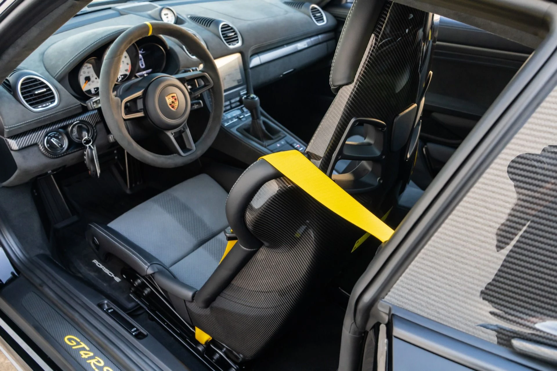 mph016_543482133_Used_2024_Porsche_718_Cayman_GT_4_RS_Weissach_1755715183_f4dce0de48
