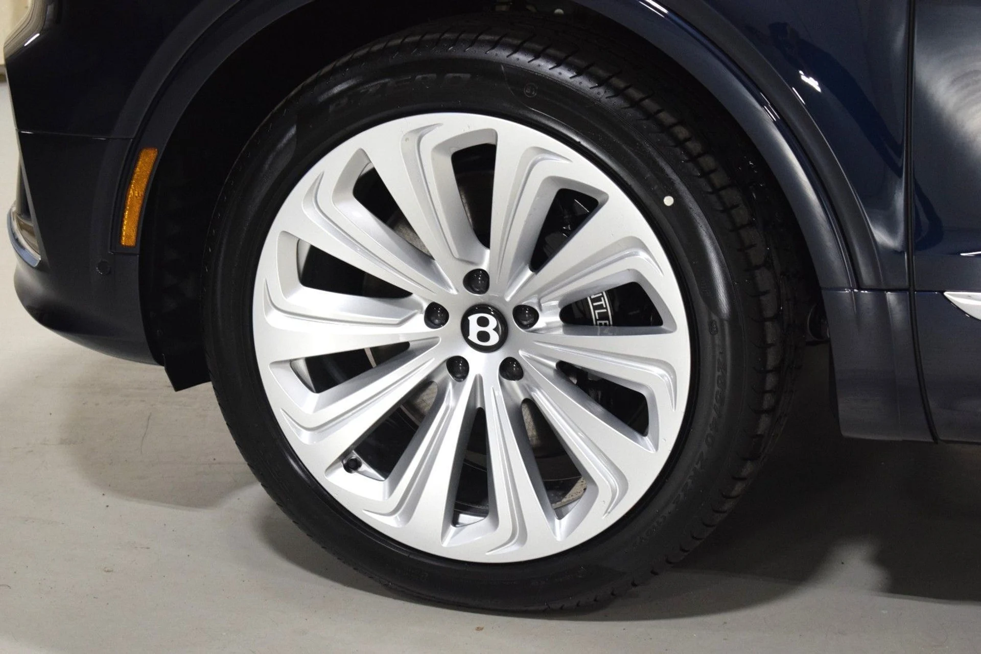 mph016_544545600_4704a03b434c7ed75a7f70f22a77d60ax_f92d485552