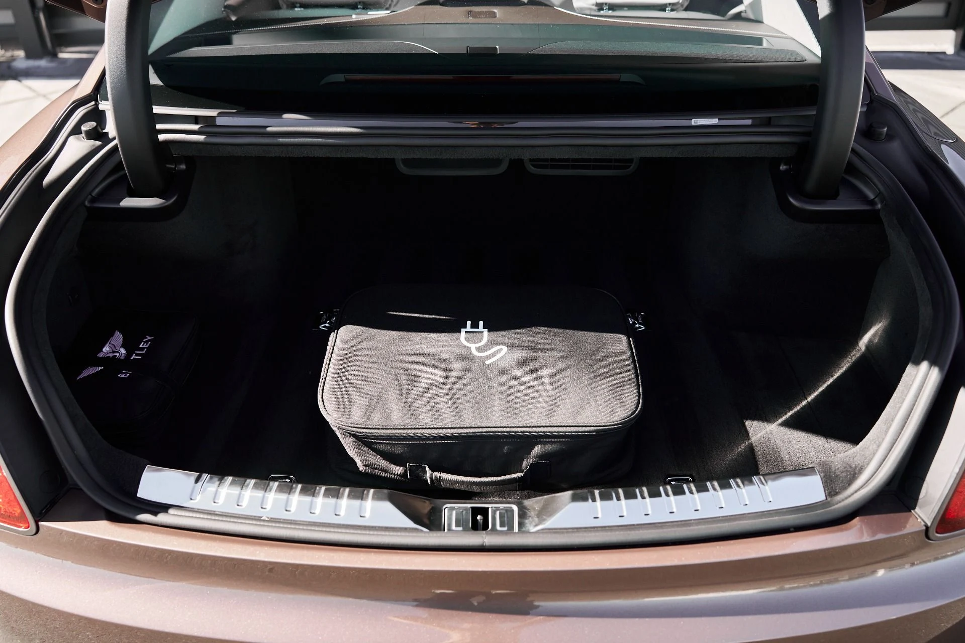 mph016_548135720_Used_2025_Bentley_Flying_Spur_Speed_1762569177_24b45439c4