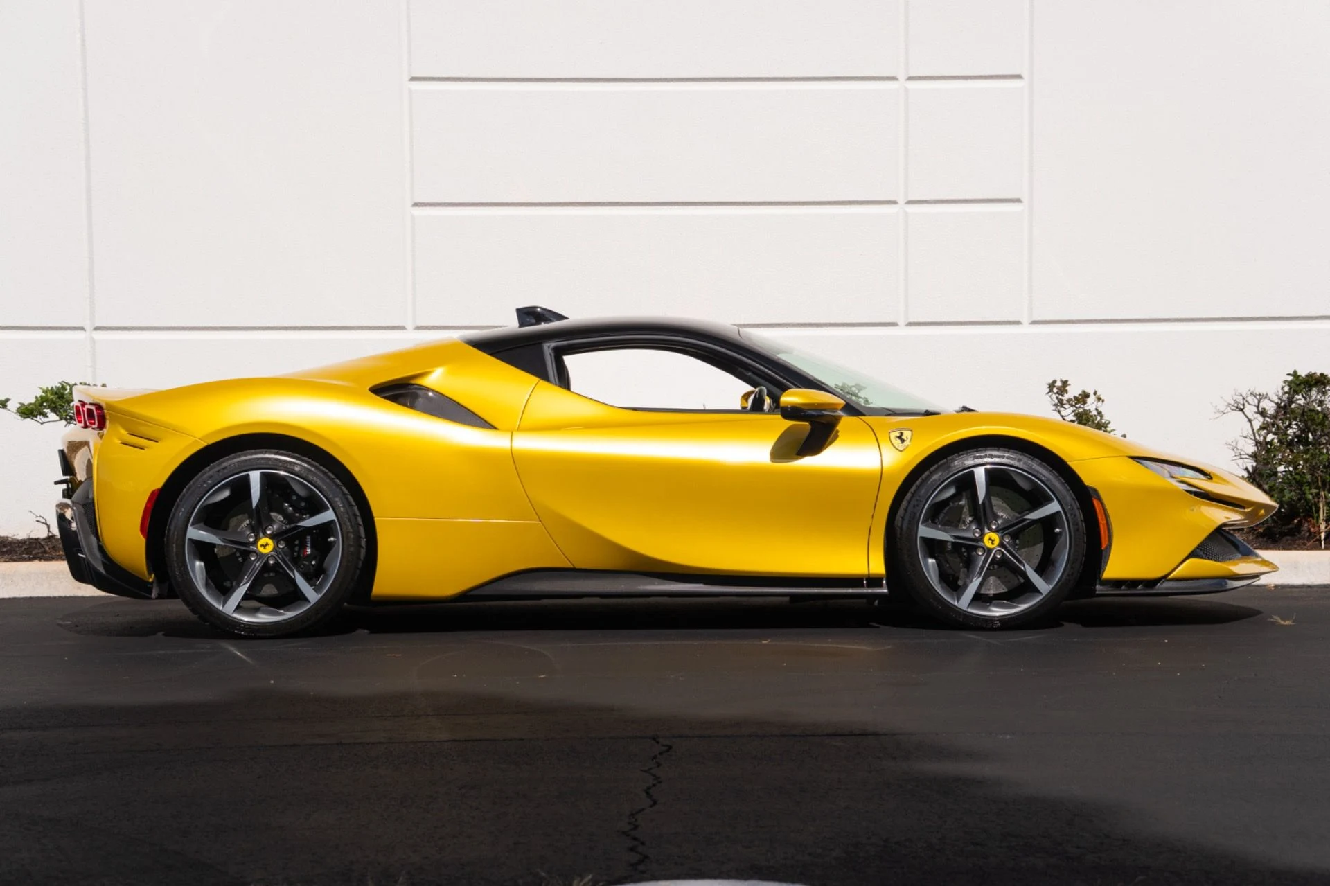 mph016_551887444_Used_2023_Ferrari_SF_90_Stradale_1780886537_0fc9b9cde2