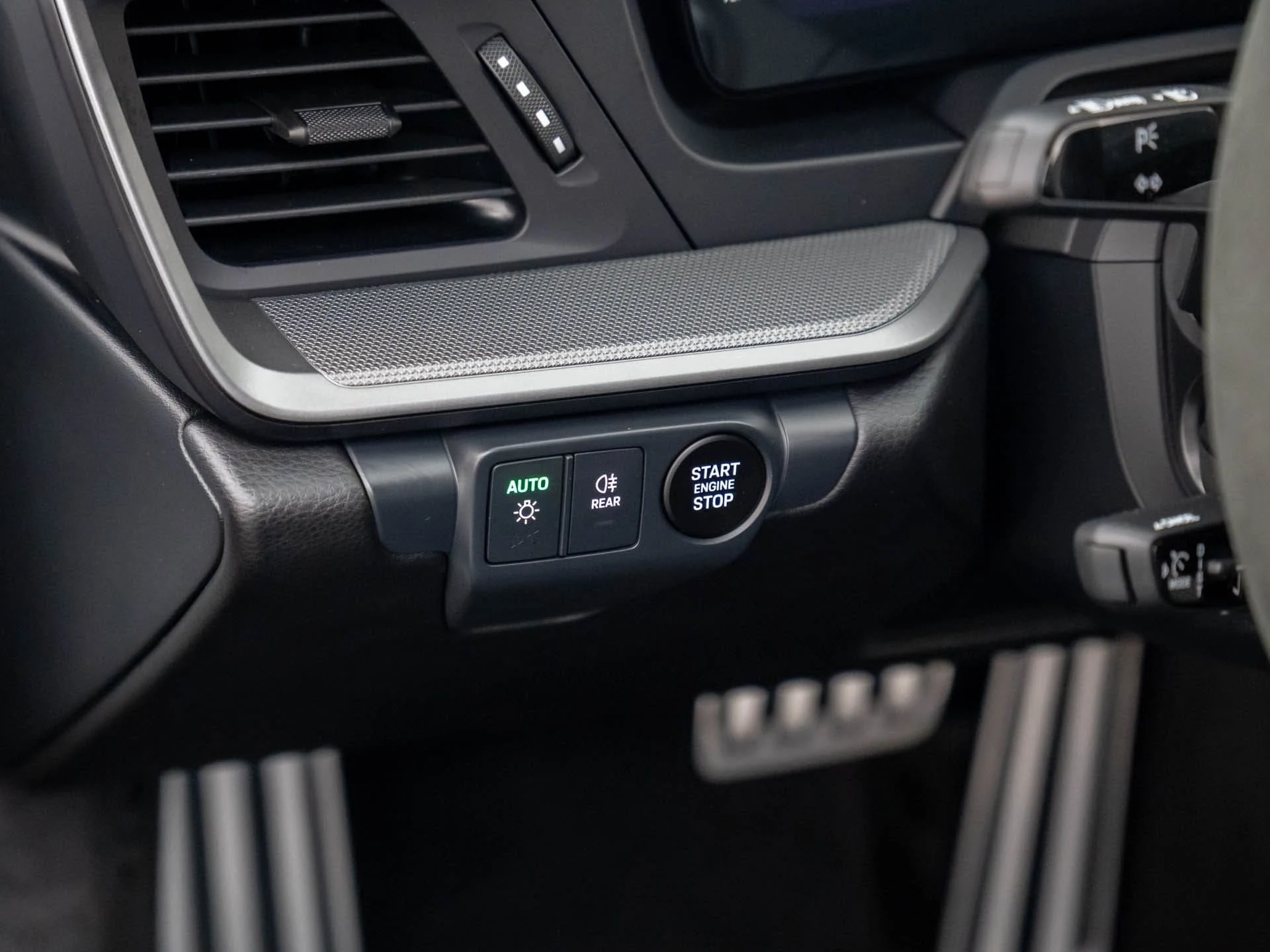 mph016_554018927_8e9bd43fbc39e28524d3afd6a0bbc42ex_11b59ca48f